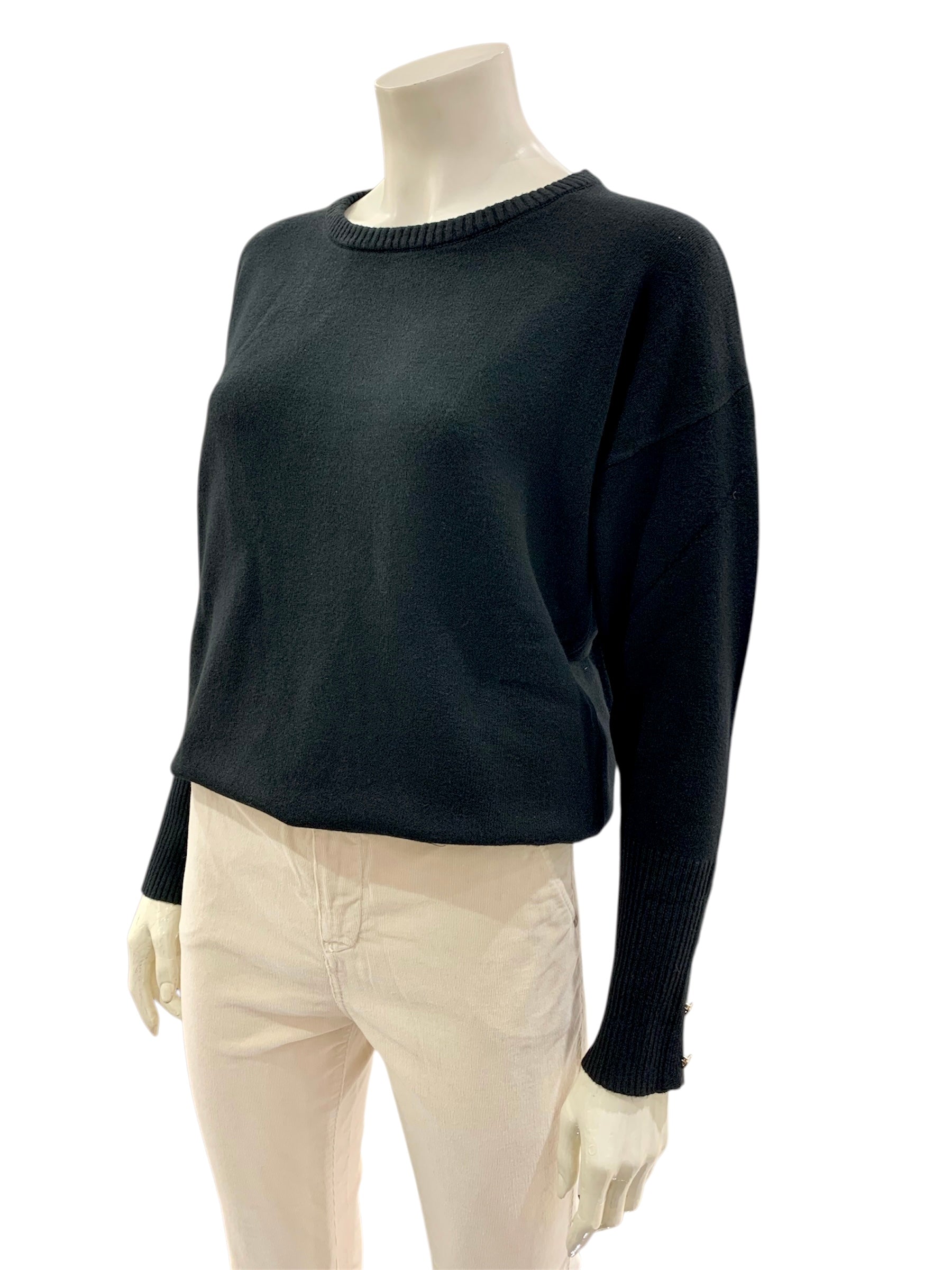 MAGLIA BOTTONCINI LATERALI NERA