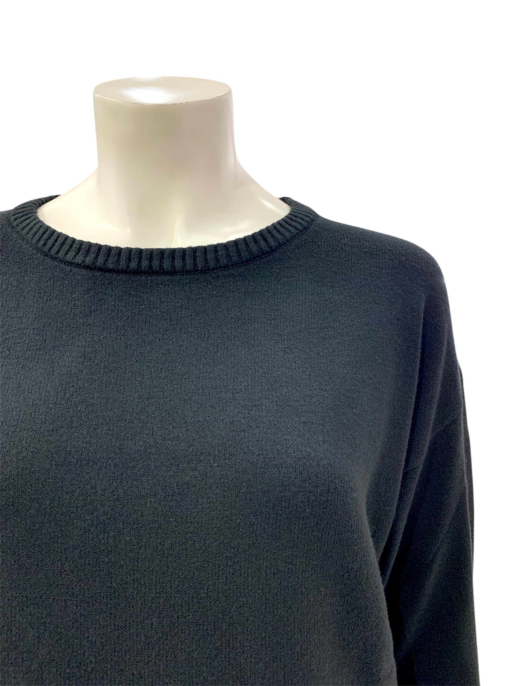 MAGLIA BOTTONCINI LATERALI NERA