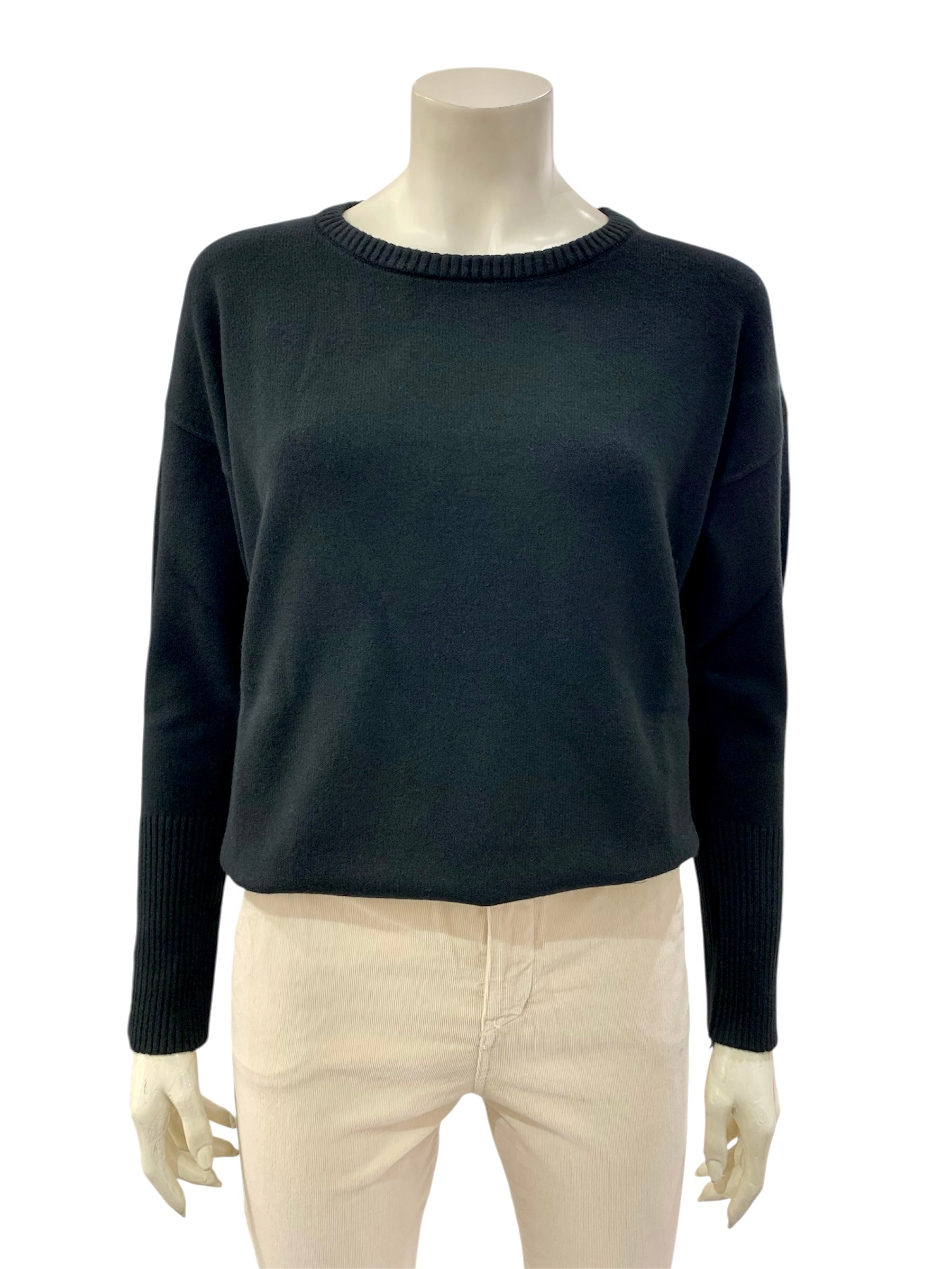 MAGLIA BOTTONCINI LATERALI NERA